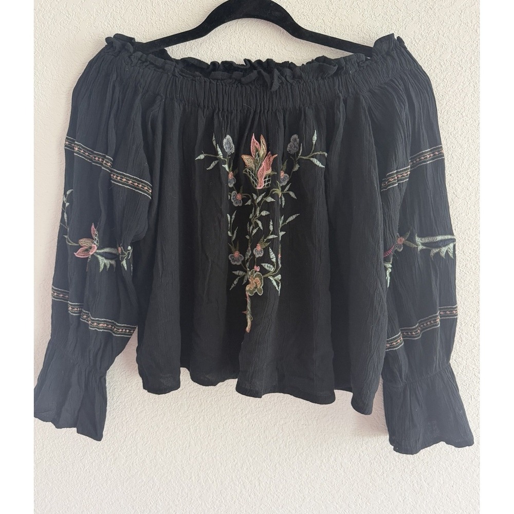 American Eagle Outfitters Embroidered Floral Off the Shoulder Top Size Large